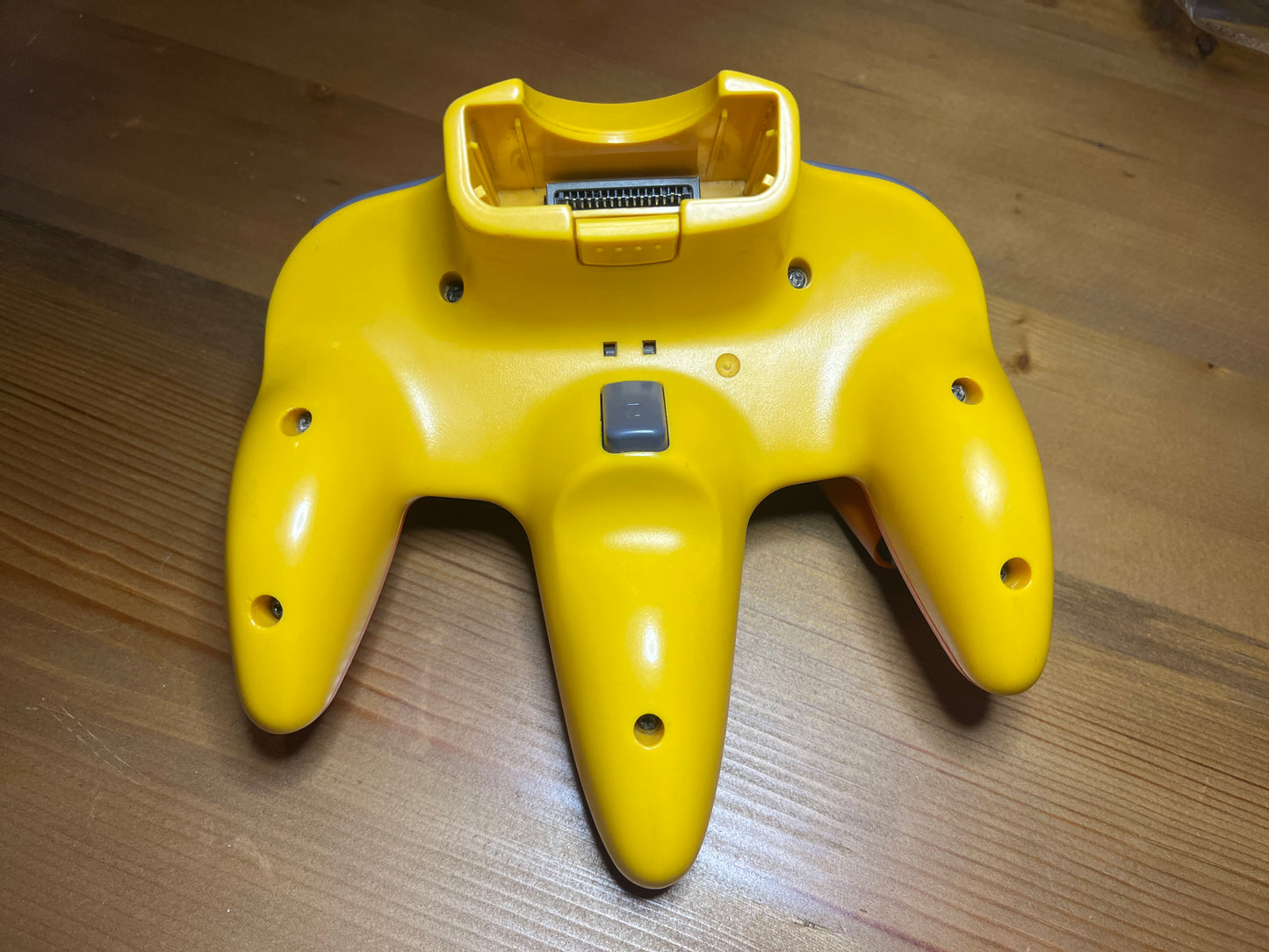 Nintendo 64 - Kontroll ”Pikachu” edition